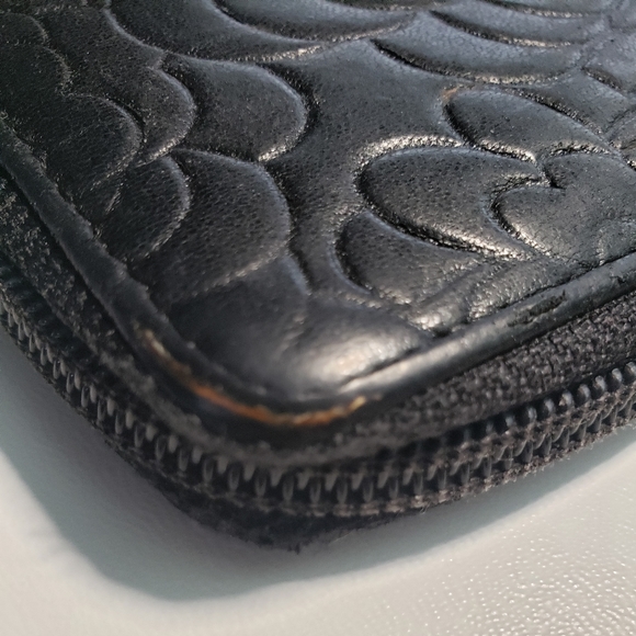 Chanel Black Camellia Embossed Zipped Wallet - Picture 6 of 16